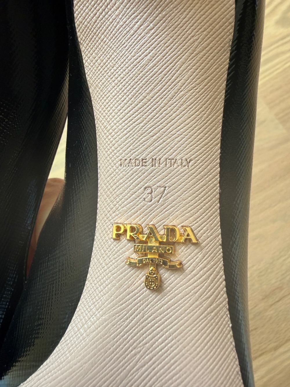Prada - Picture 5 of 11
